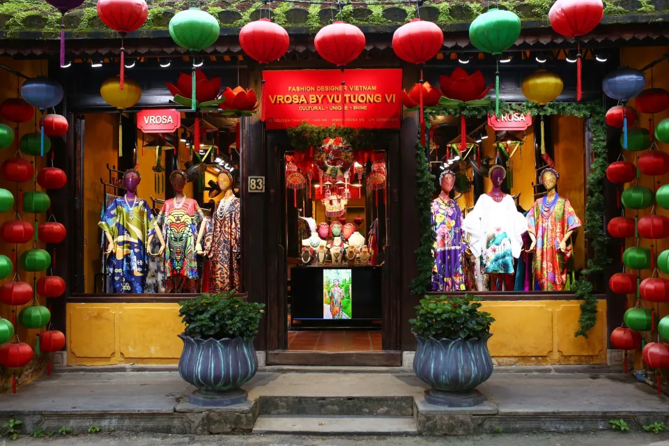 Áo khoác treo tại tiệm